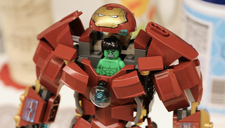 Illustration for article titled Go vote for this more menacing version of the Lego Hulkbuster armor